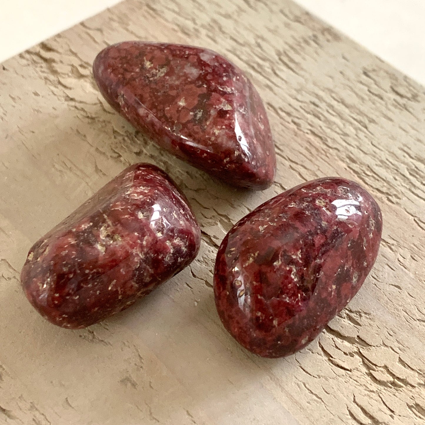 Red Wine Quartz Stone Set, Tumbled